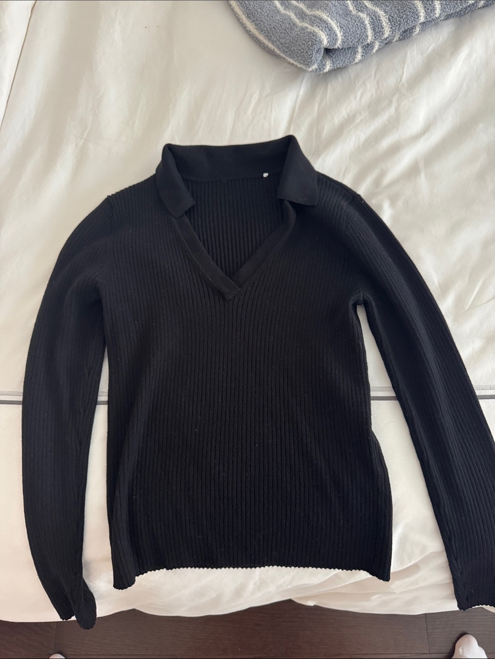 Black Ribbed V-Neck Polo Sweater - Women Small